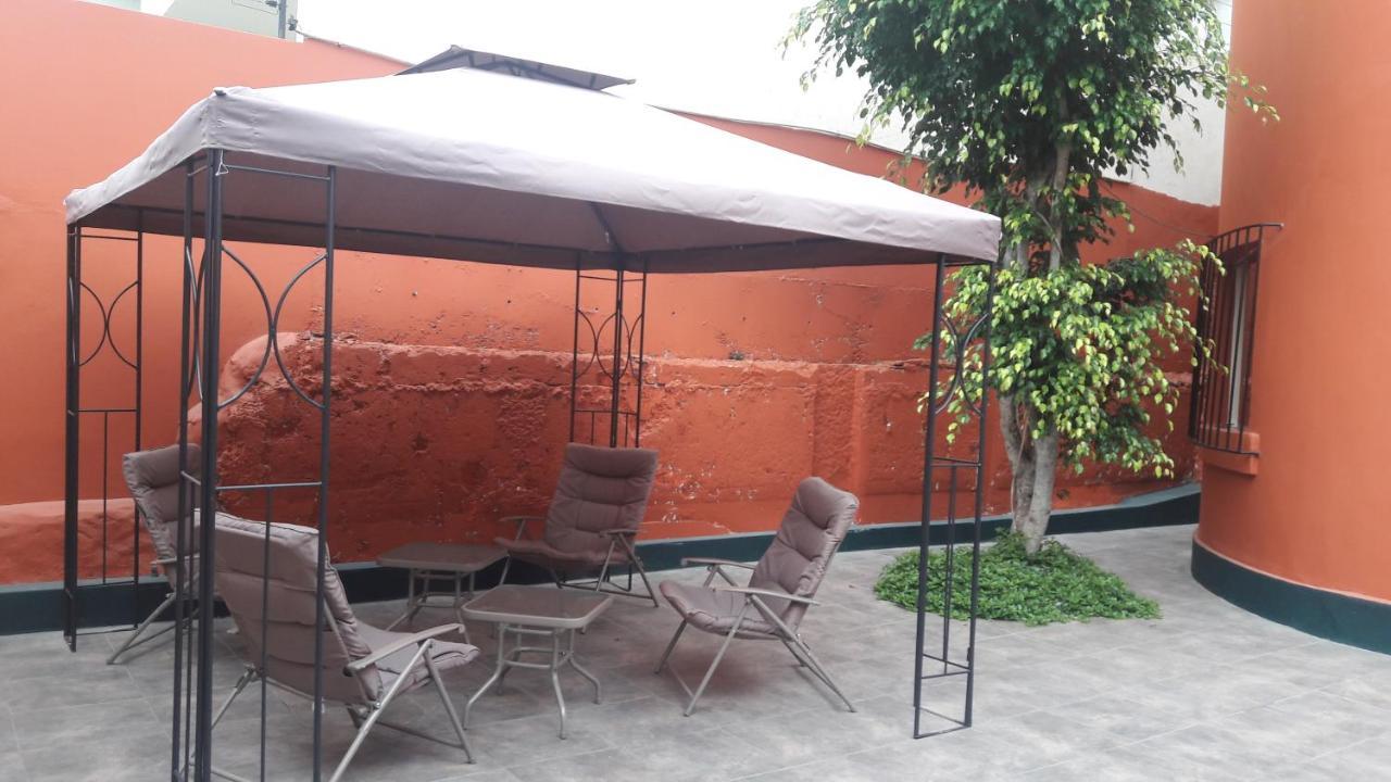 Miraflores 569 *
